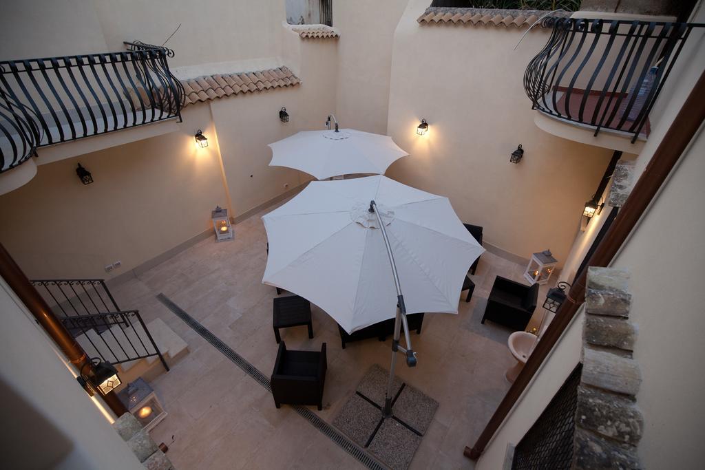 Italiana Resort Maniace Сиракуза Екстериор снимка